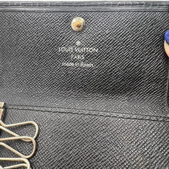 GUC Louis Vuitton Black Epi Key Case - Picture 6 of 6